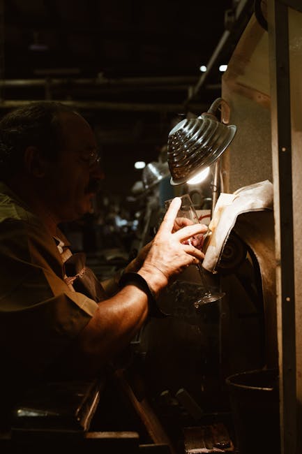 Промышленное оборудование для литья пластика под давлением на заводе